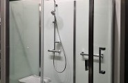 Fürdőkád cseréje zuhanyfülkére: gyorsan és felújítás nélkül